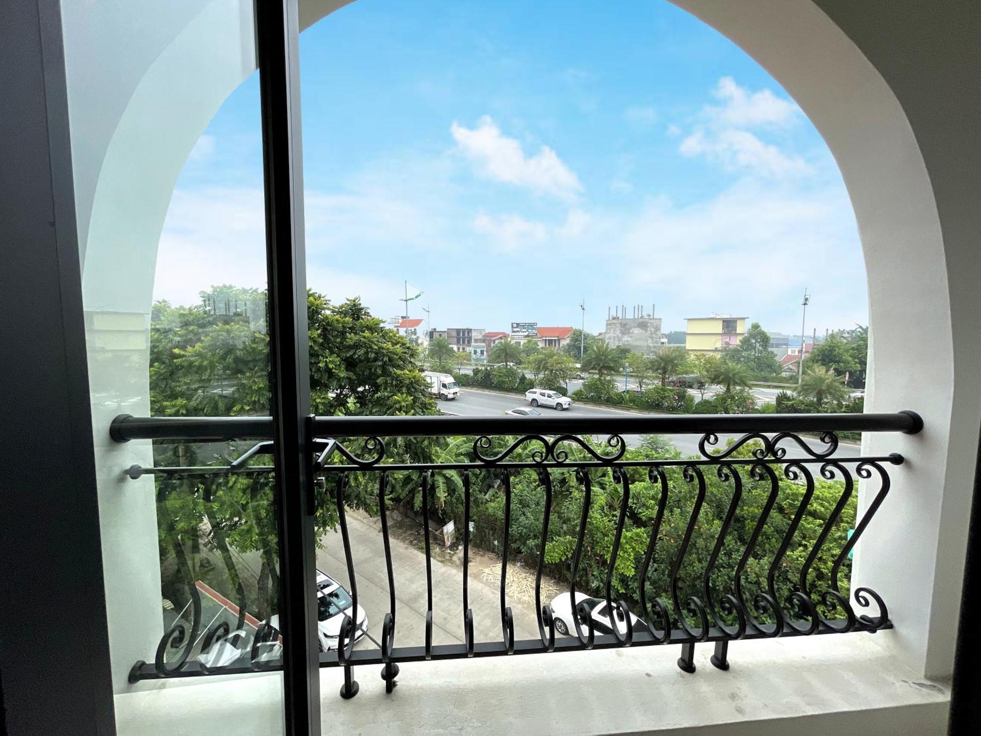 Chemi Noi Bai Airport Hotel & Travel Hanoï Extérieur photo